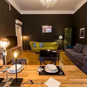 R38 - Artists Luxury Apartment